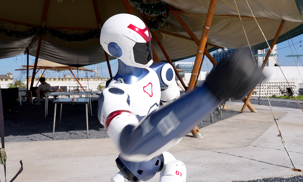 Unitree R1 kompakt insansı robot kiralama